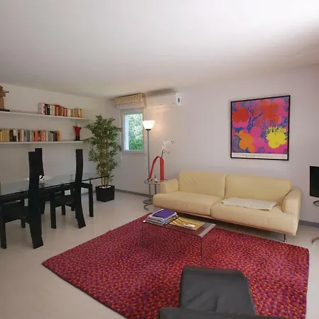 2 Bedroom Nice In Raphael Apartment *